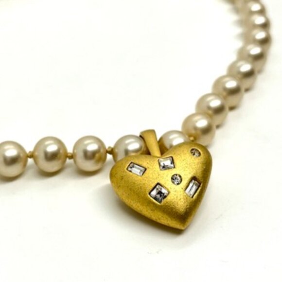 MARVELLA PEARL NECKLACE W/ GOLD TONE HEART ENHANCER PENDANT RHINESTONE VINTAGE - Picture 8 of 16